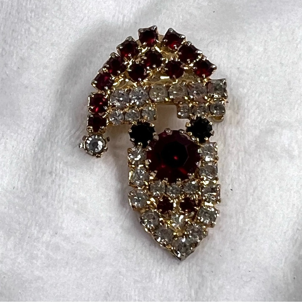 Vintage 90s Rhinestone Santa Brooch Pin Gold Tone Red Clear Stones Christmas - Picture 3 of 4